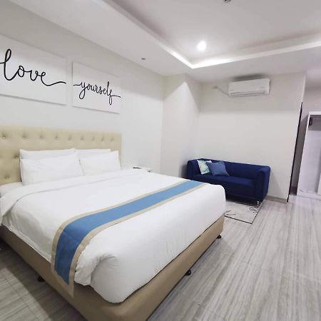 햄튼 스위트 호텔 Davao City 외부 사진