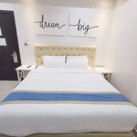 햄튼 스위트 호텔 Davao City 외부 사진