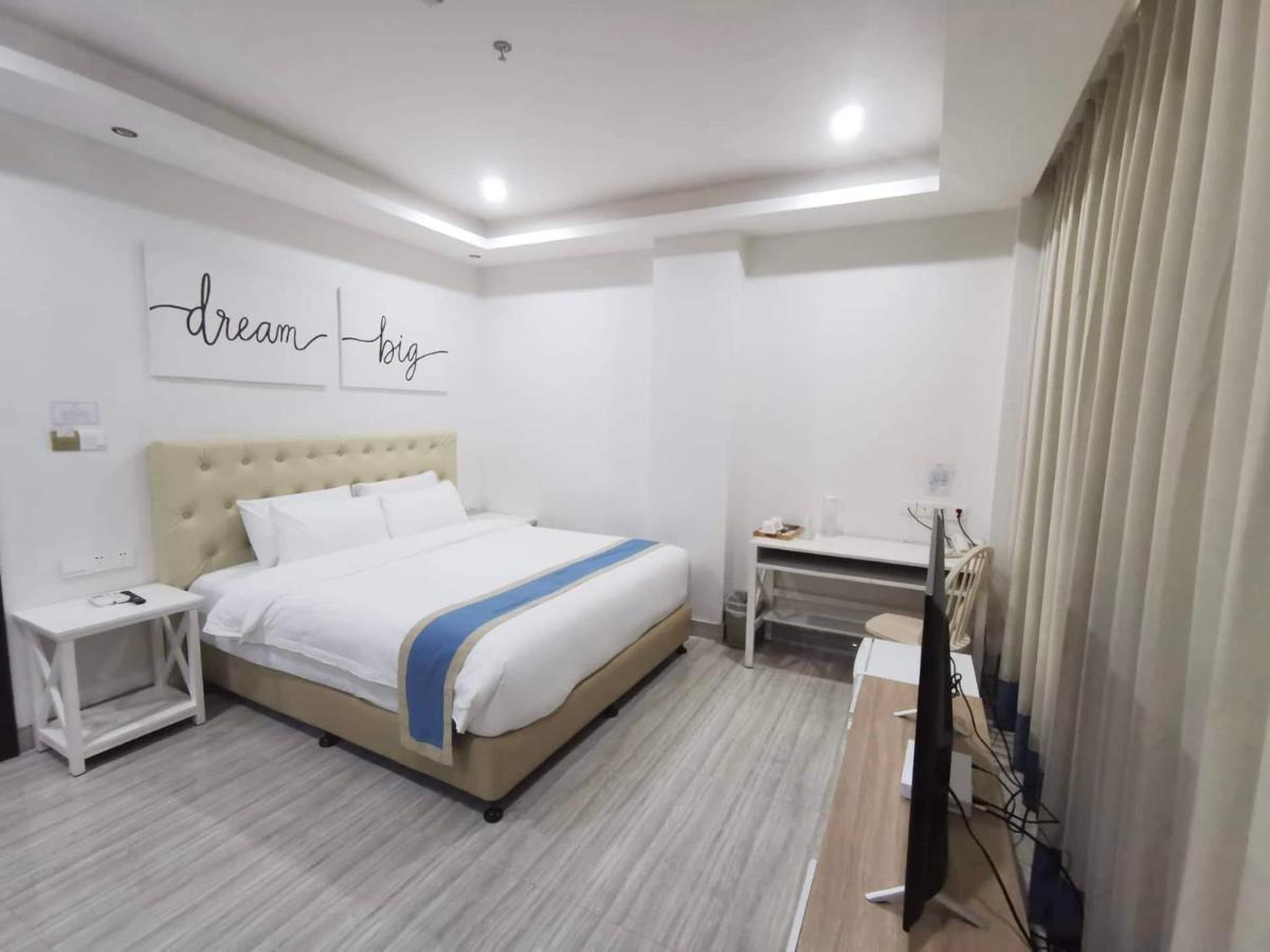 햄튼 스위트 호텔 Davao City 외부 사진